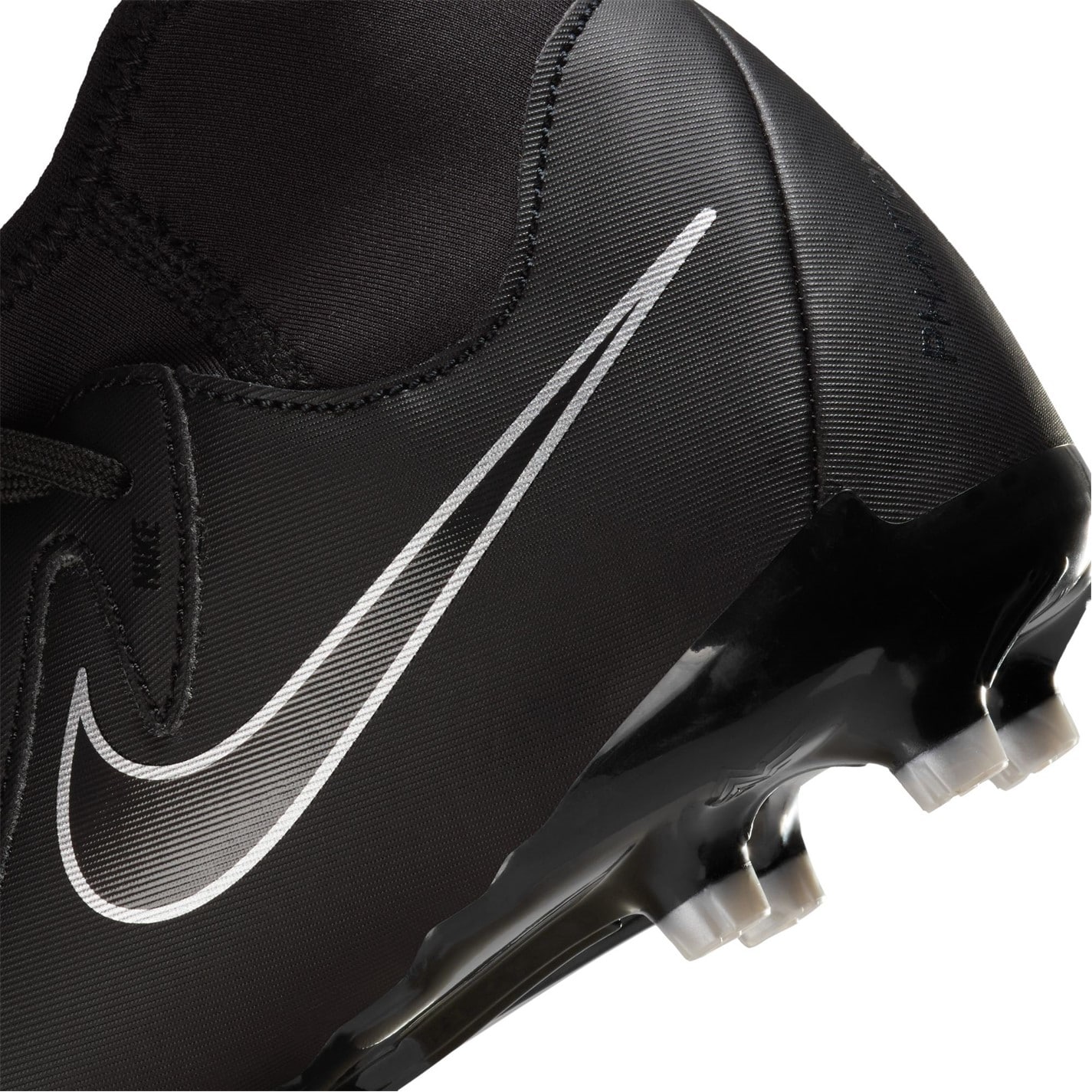 Nike Phantom Luna II Academy Firm Ground Football Boots Junior