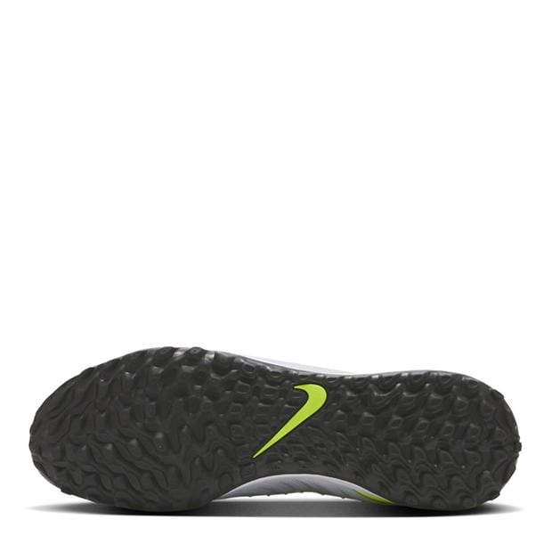 Nike Pantom Luna II Academy Turf Football Boots