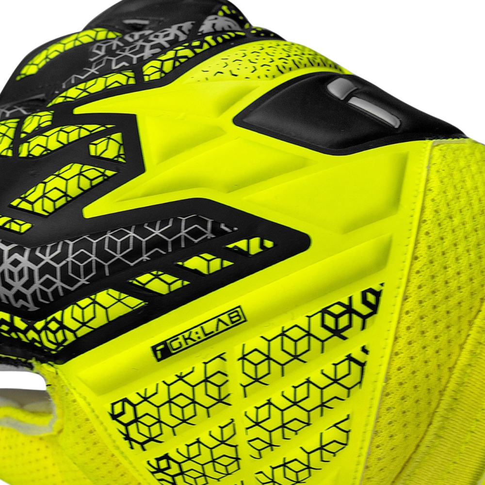 Reusch Attrakt Silver Junior goalkeeper gloves yellow-black 5572215 2025