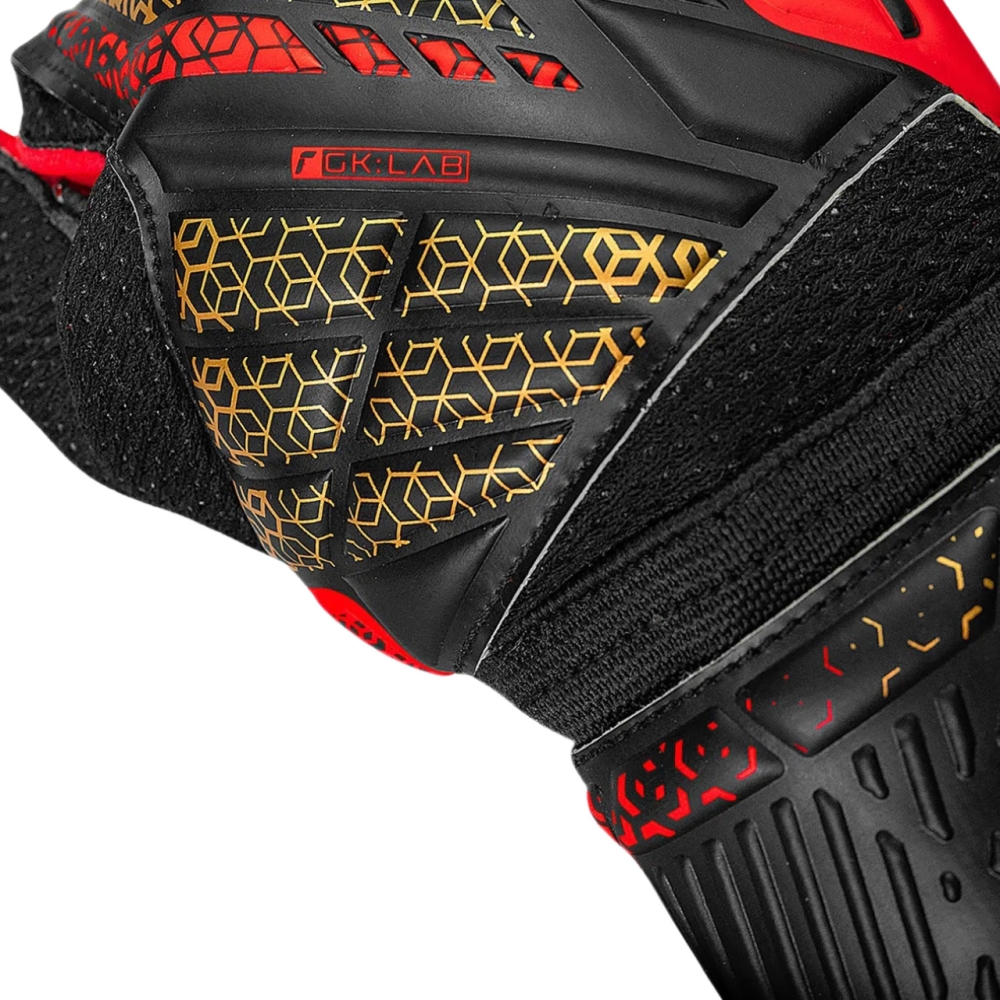 Reusch Attrakt Solid Goalkeeper Gloves Red-Black 5570515 7075