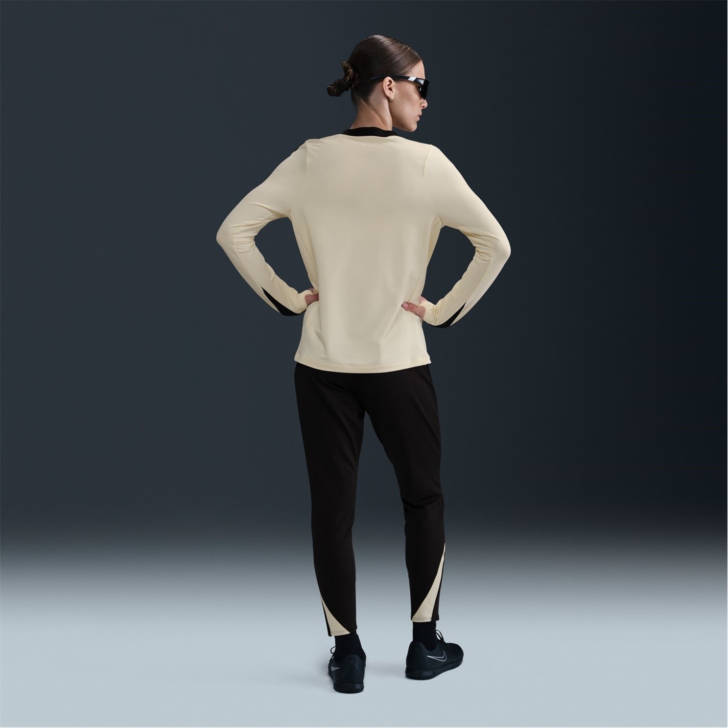 Nike Liverpool Strike Crew Neck Top 2025 2026 Womens